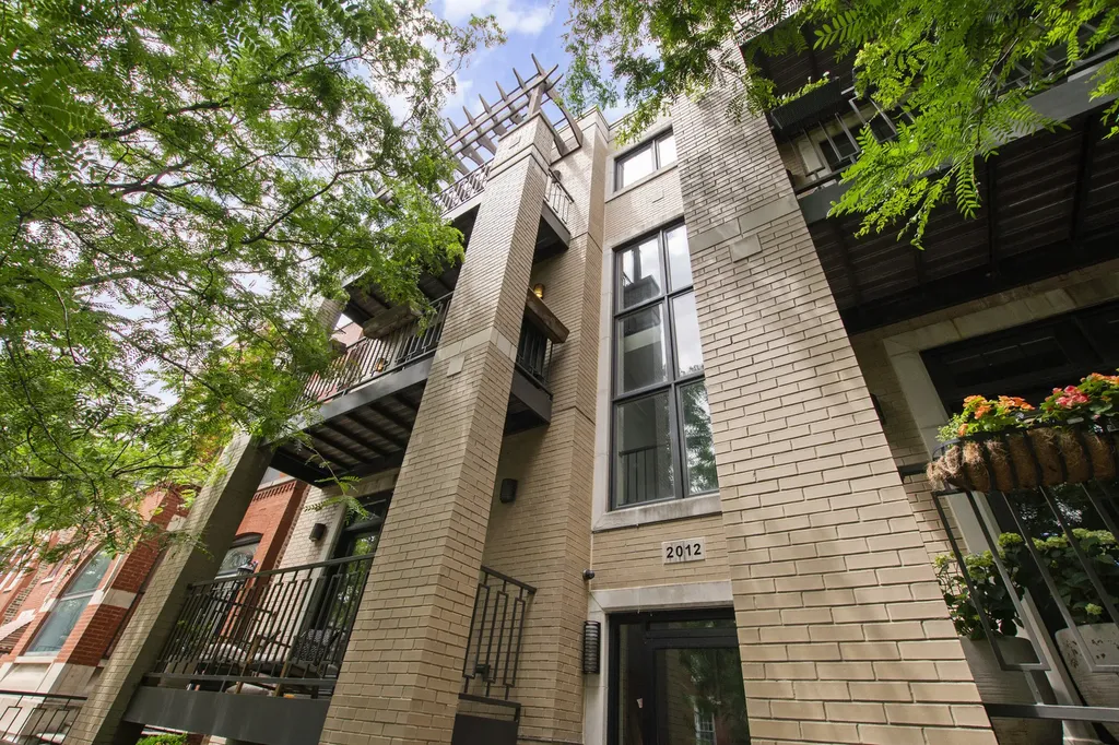 2012 West Erie Street Chicago IL 60612