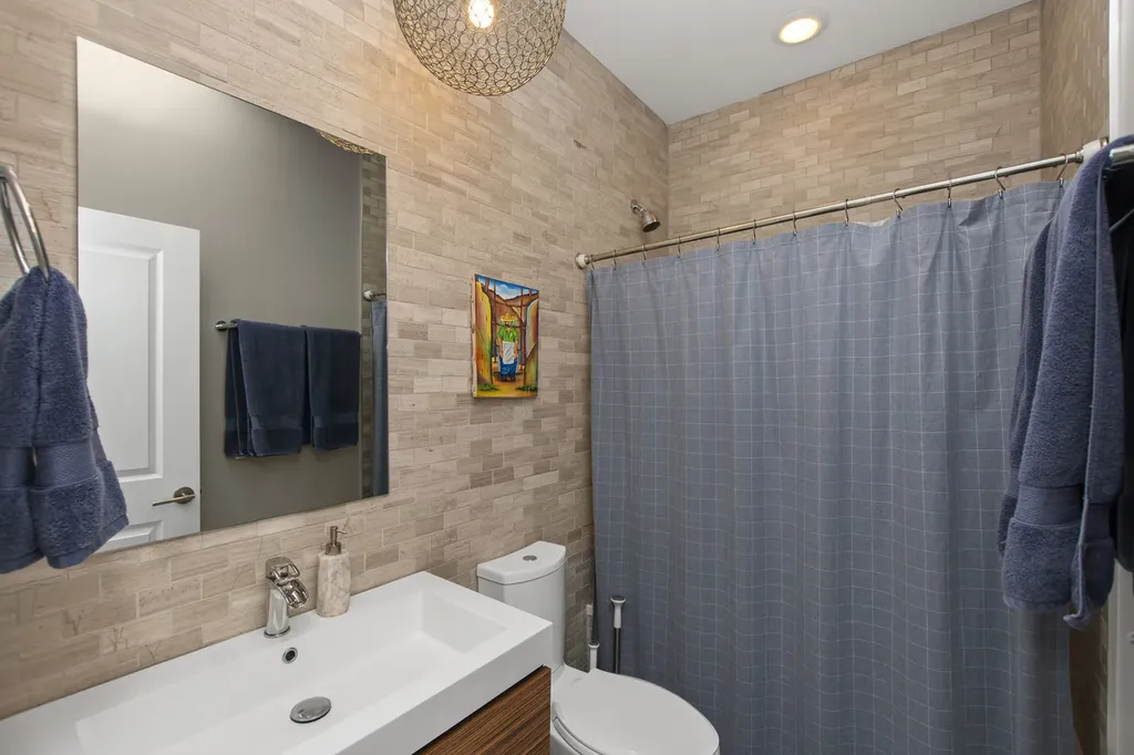 2012 West Erie Street Chicago IL 60612
