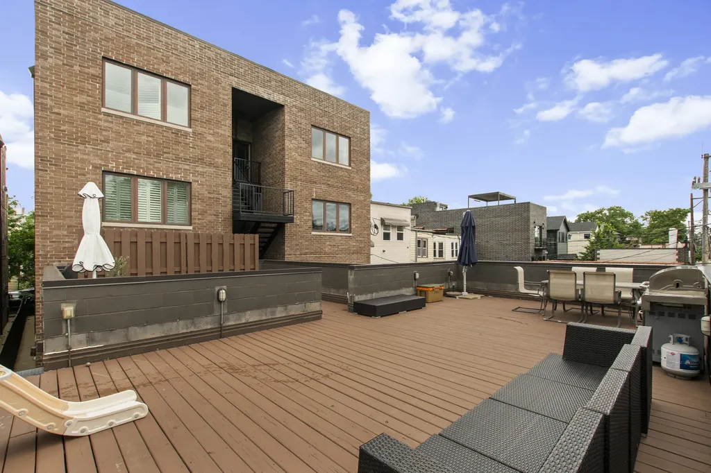 2012 West Erie Street Chicago IL 60612