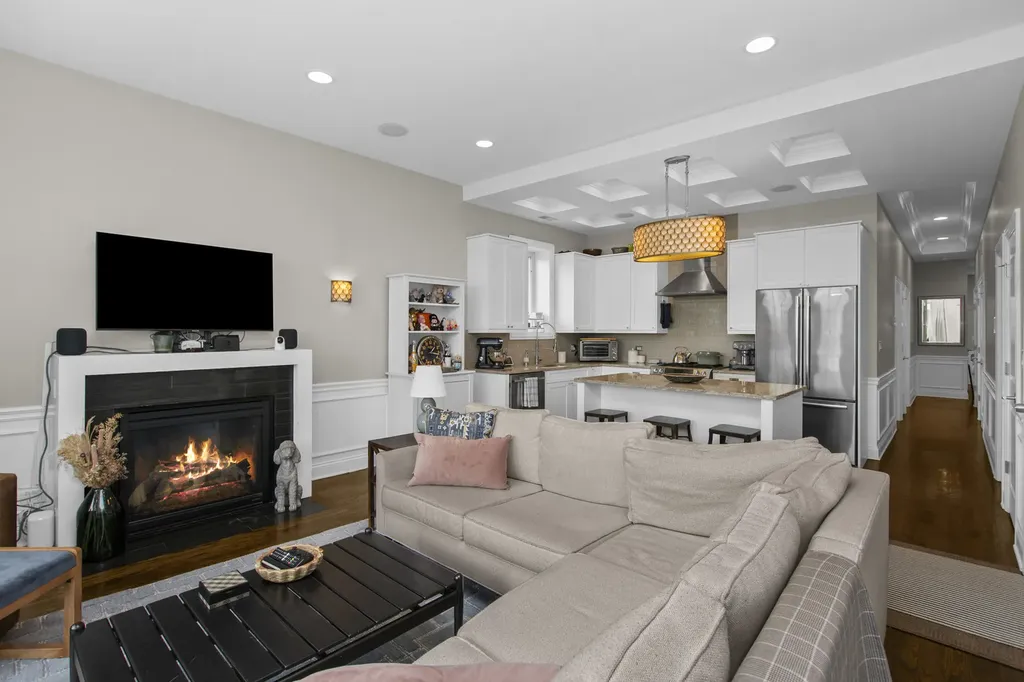 2012 West Erie Street Chicago IL 60612