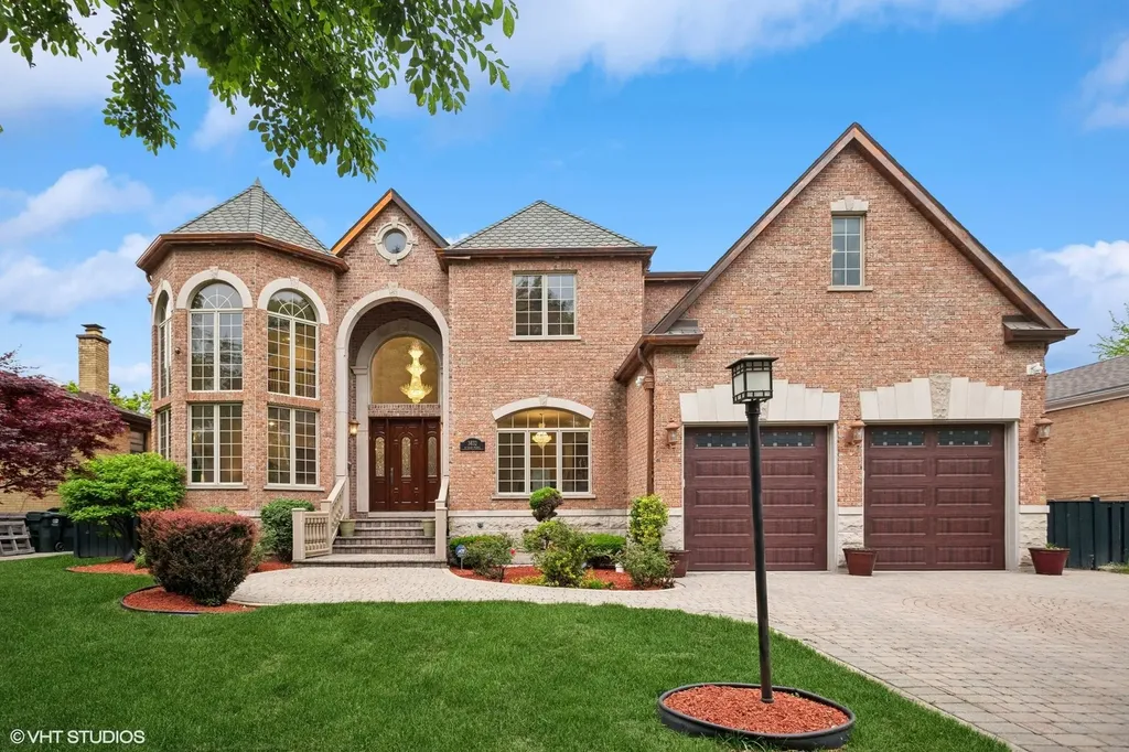 3832 West Chase Avenue Lincolnwood IL 60712