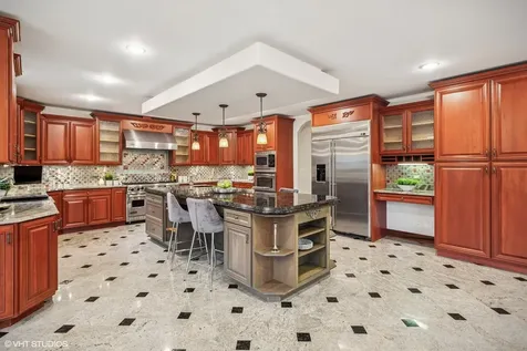 3832 West Chase Avenue Lincolnwood IL 60712