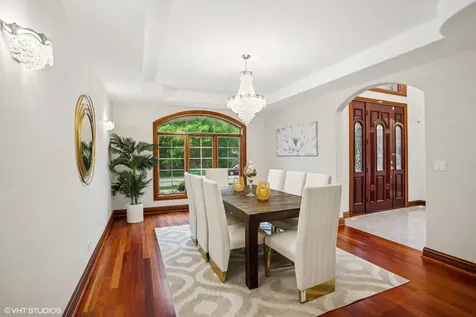 3832 West Chase Avenue Lincolnwood IL 60712