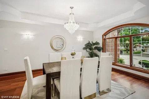 3832 West Chase Avenue Lincolnwood IL 60712