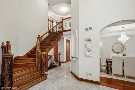 3832 West Chase Avenue Lincolnwood IL 60712