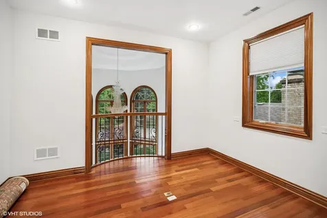 3832 West Chase Avenue Lincolnwood IL 60712