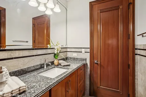 3832 West Chase Avenue Lincolnwood IL 60712