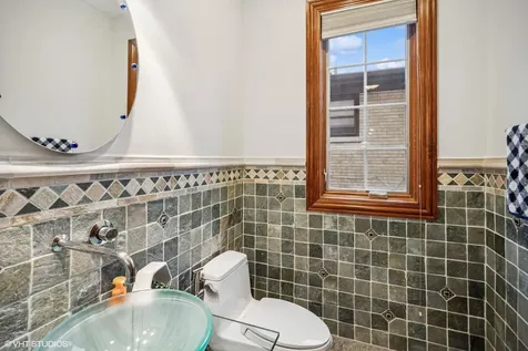 3832 West Chase Avenue Lincolnwood IL 60712