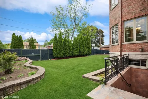 3832 West Chase Avenue Lincolnwood IL 60712