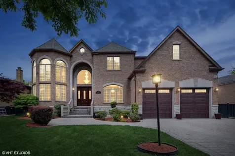 3832 West Chase Avenue Lincolnwood IL 60712