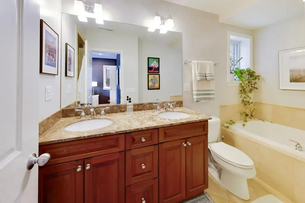 1523 West Thomas Street Chicago IL 60642