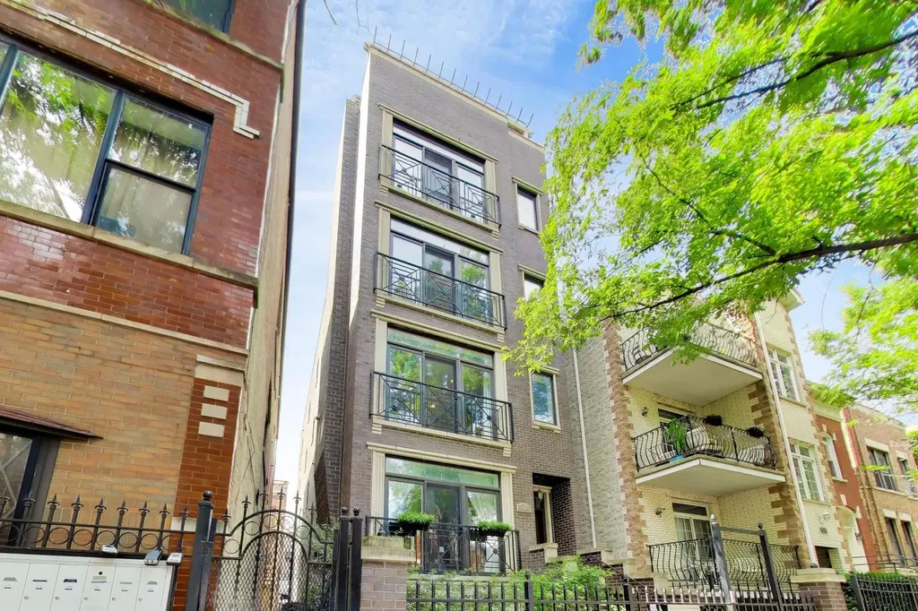 1523 West Thomas Street Chicago IL 60642