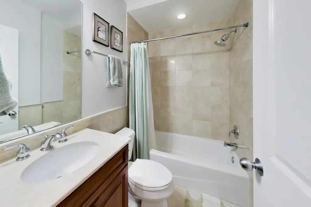 1523 West Thomas Street Chicago IL 60642