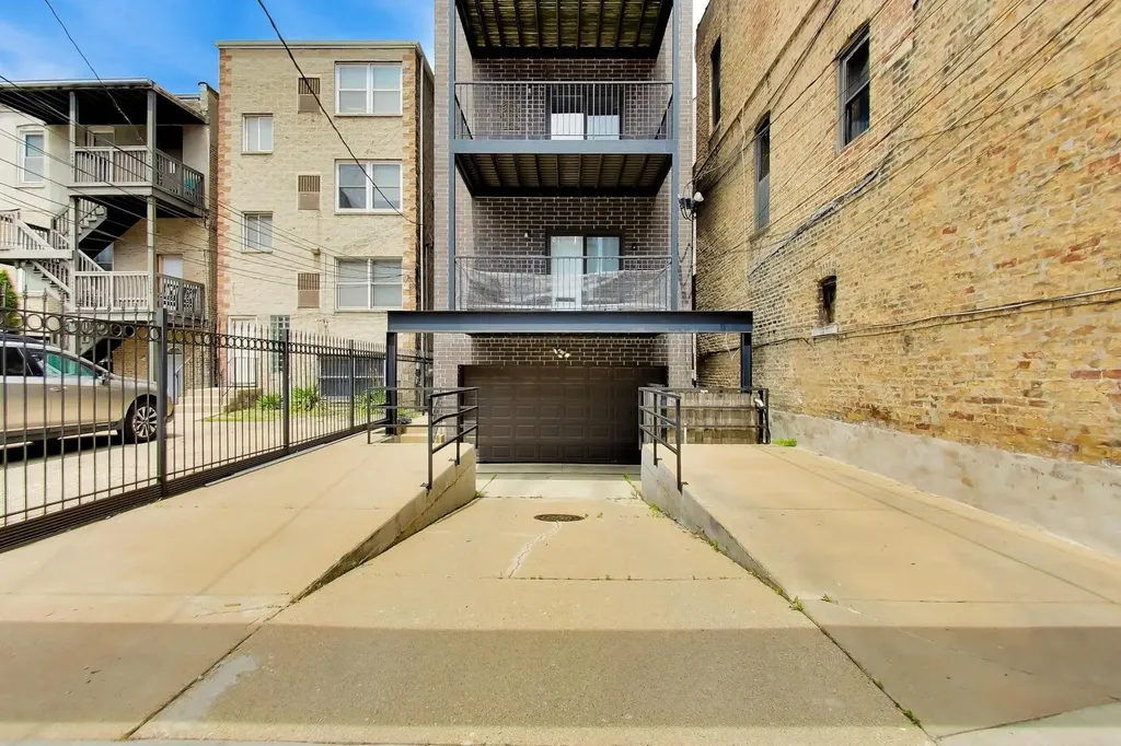 1523 West Thomas Street Chicago IL 60642