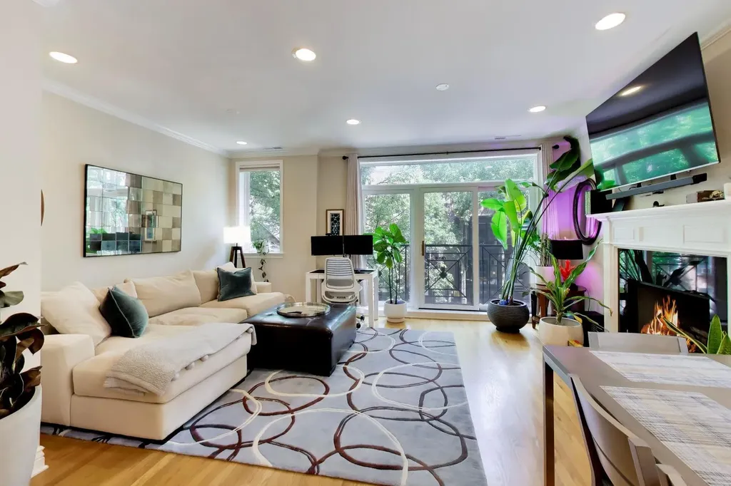 1523 West Thomas Street Chicago IL 60642
