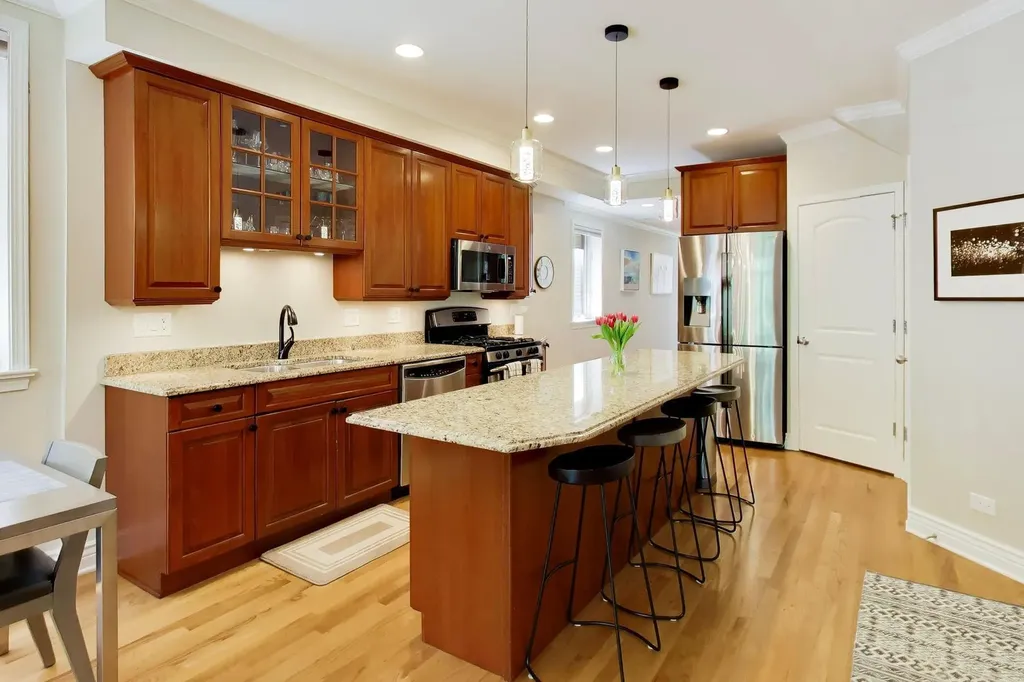 1523 West Thomas Street Chicago IL 60642