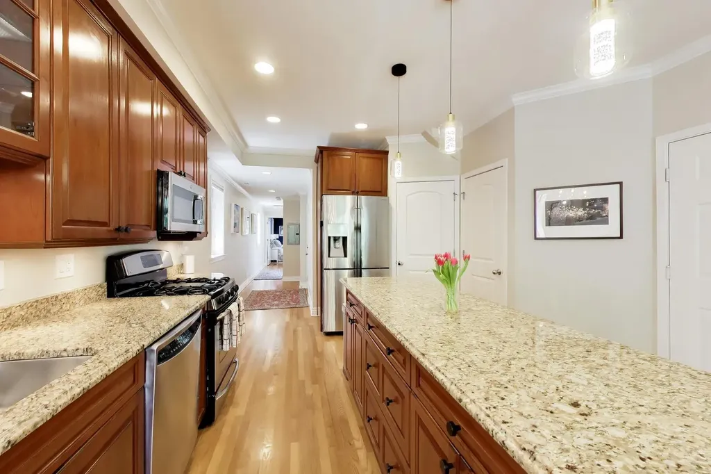 1523 West Thomas Street Chicago IL 60642