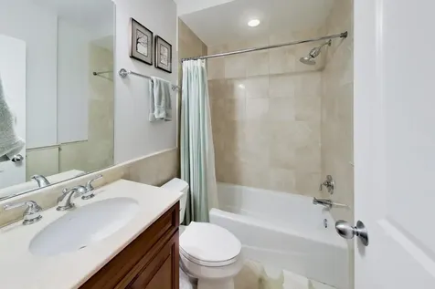 1523 West Thomas Street Chicago IL 60642