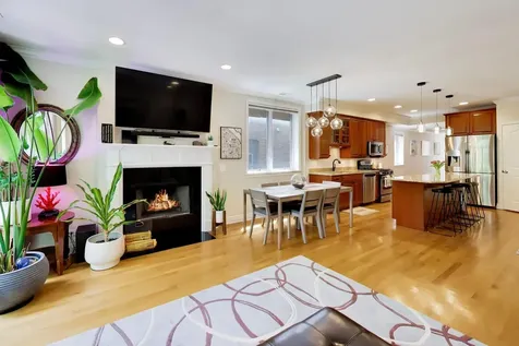 1523 West Thomas Street Chicago IL 60642