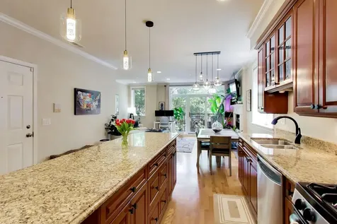1523 West Thomas Street Chicago IL 60642