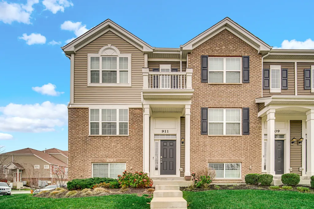 911 Charlton Lane Naperville IL 60563