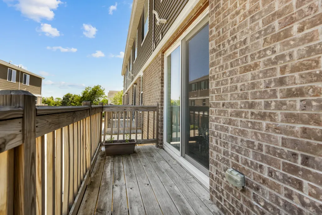 911 Charlton Lane Naperville IL 60563