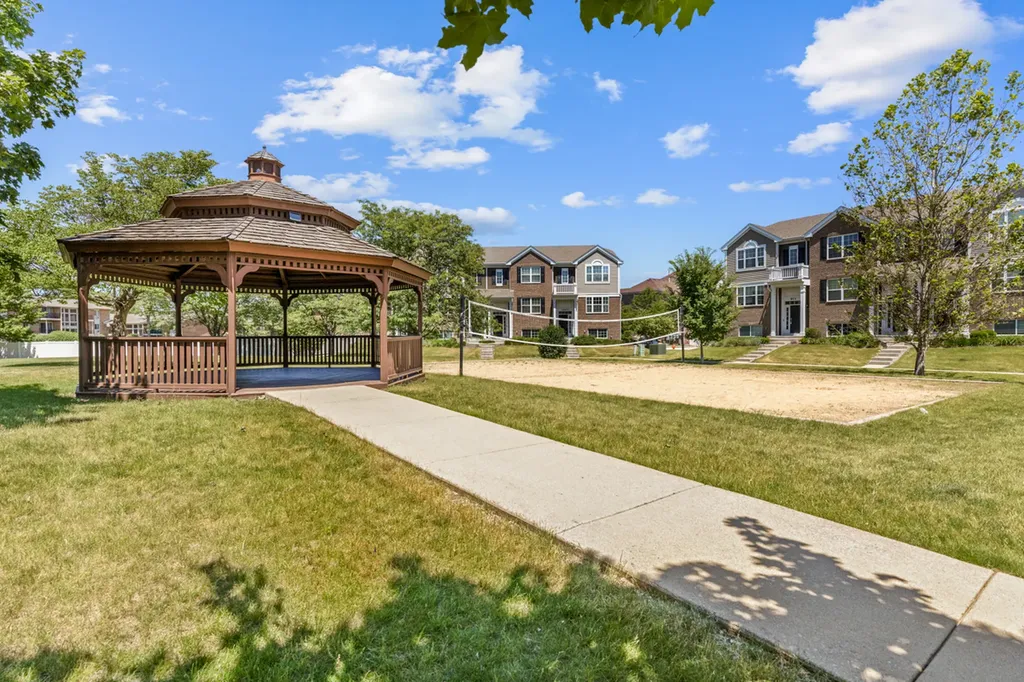 911 Charlton Lane Naperville IL 60563