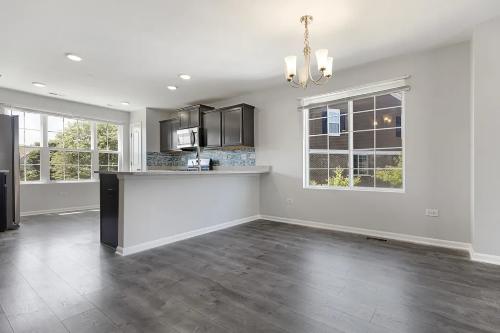 911 Charlton Lane Naperville IL 60563