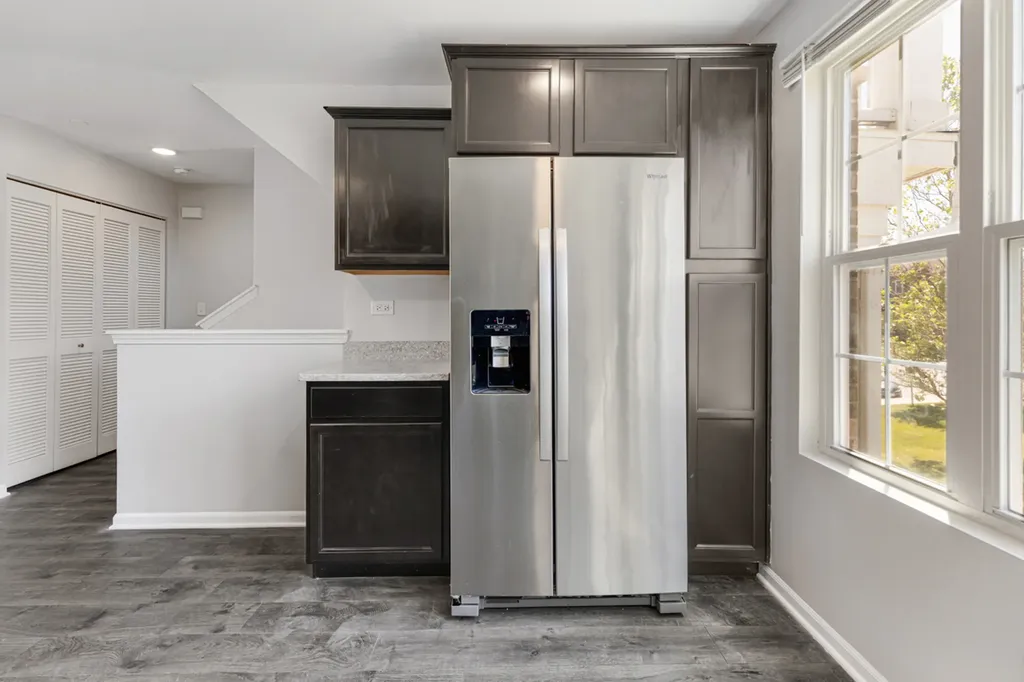 911 Charlton Lane Naperville IL 60563