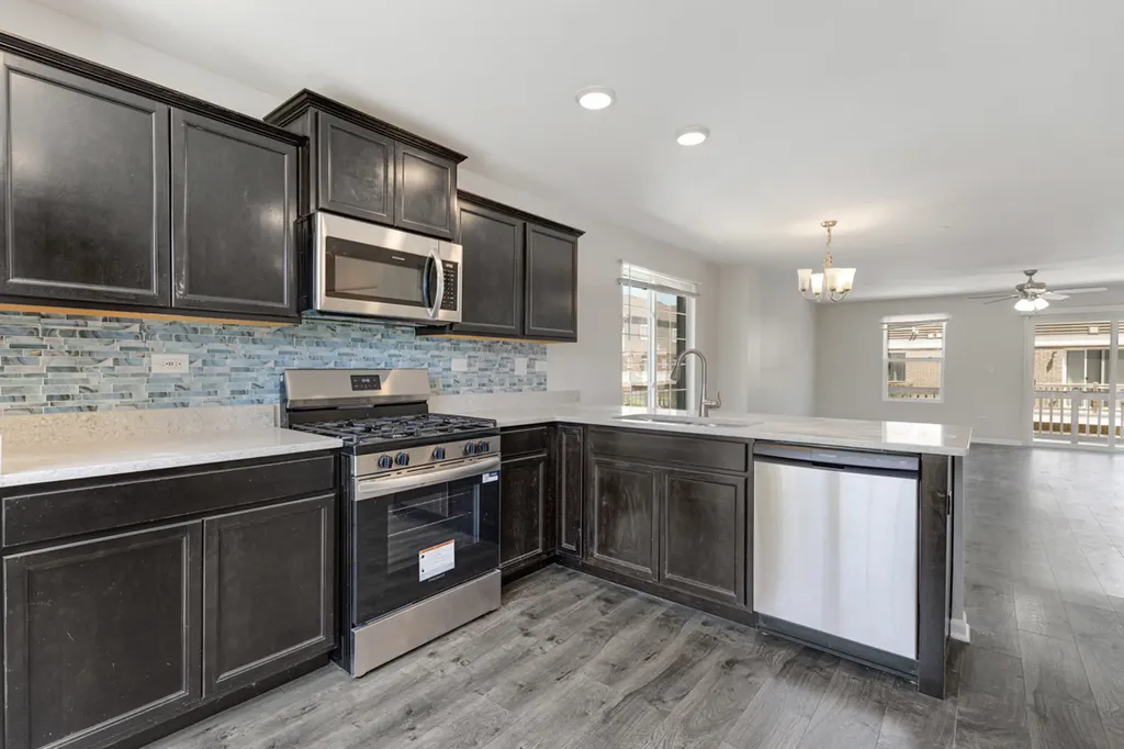 911 Charlton Lane Naperville IL 60563
