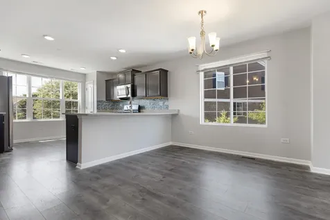 911 Charlton Lane Naperville IL 60563