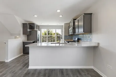 911 Charlton Lane Naperville IL 60563