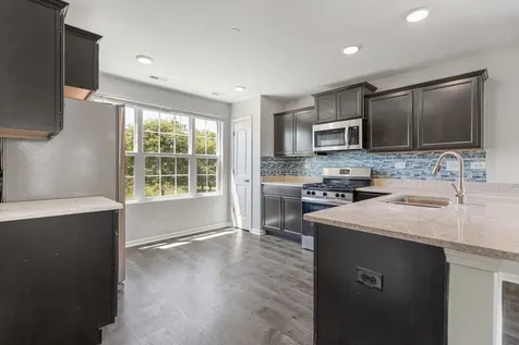 911 Charlton Lane Naperville IL 60563