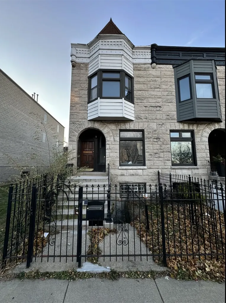 4718 South Langley Avenue Chicago IL 60615
