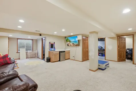 2436 Geneva Lane Montgomery IL 60538