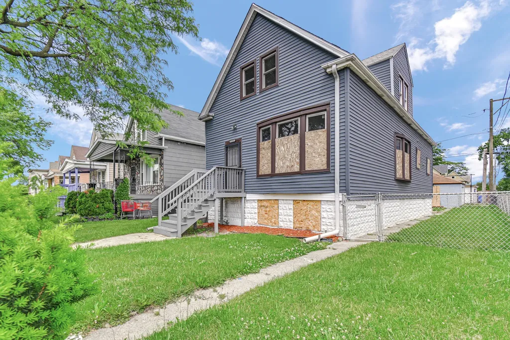 8633 South Union Avenue Chicago IL 60620
