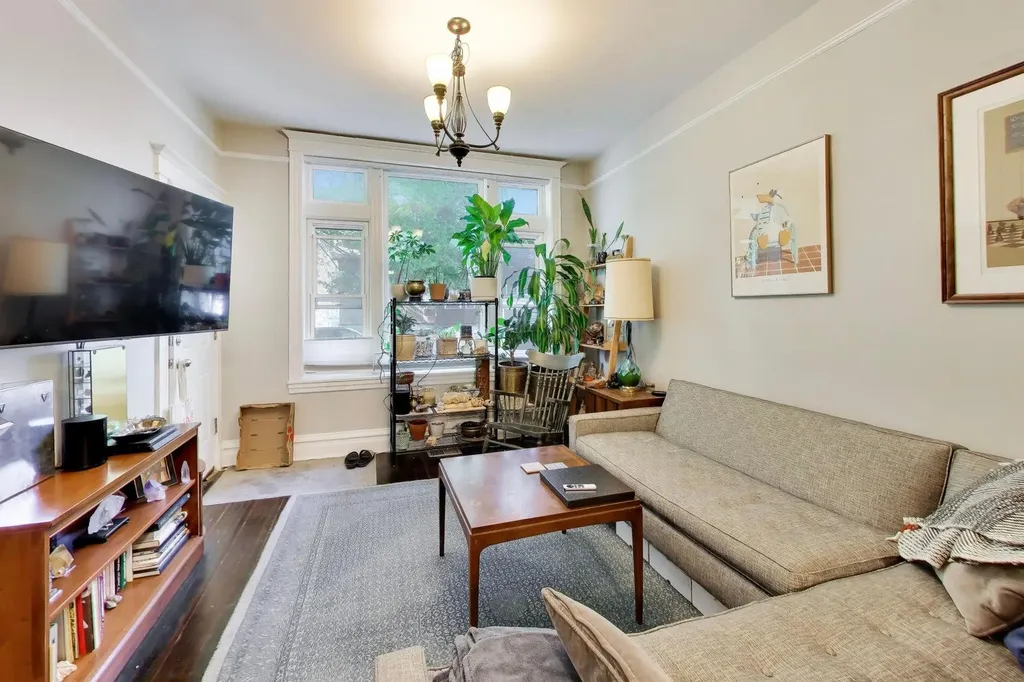 2245 West Shakespeare Avenue Chicago IL 60647