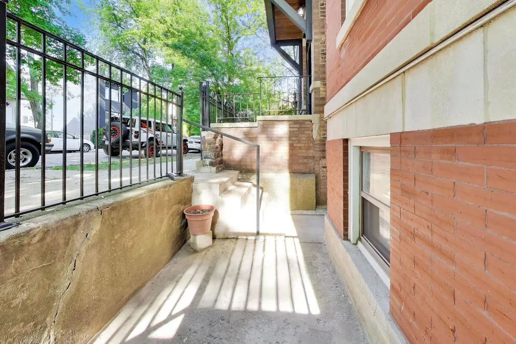 2245 West Shakespeare Avenue Chicago IL 60647
