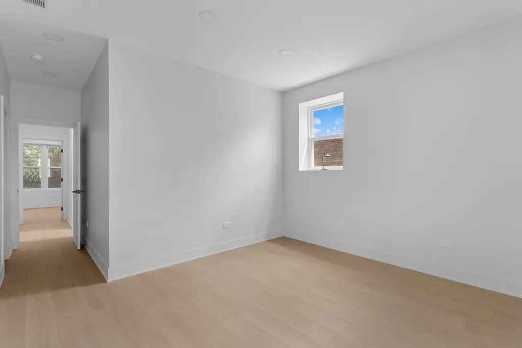 7616 South Langley Avenue Chicago IL 60619
