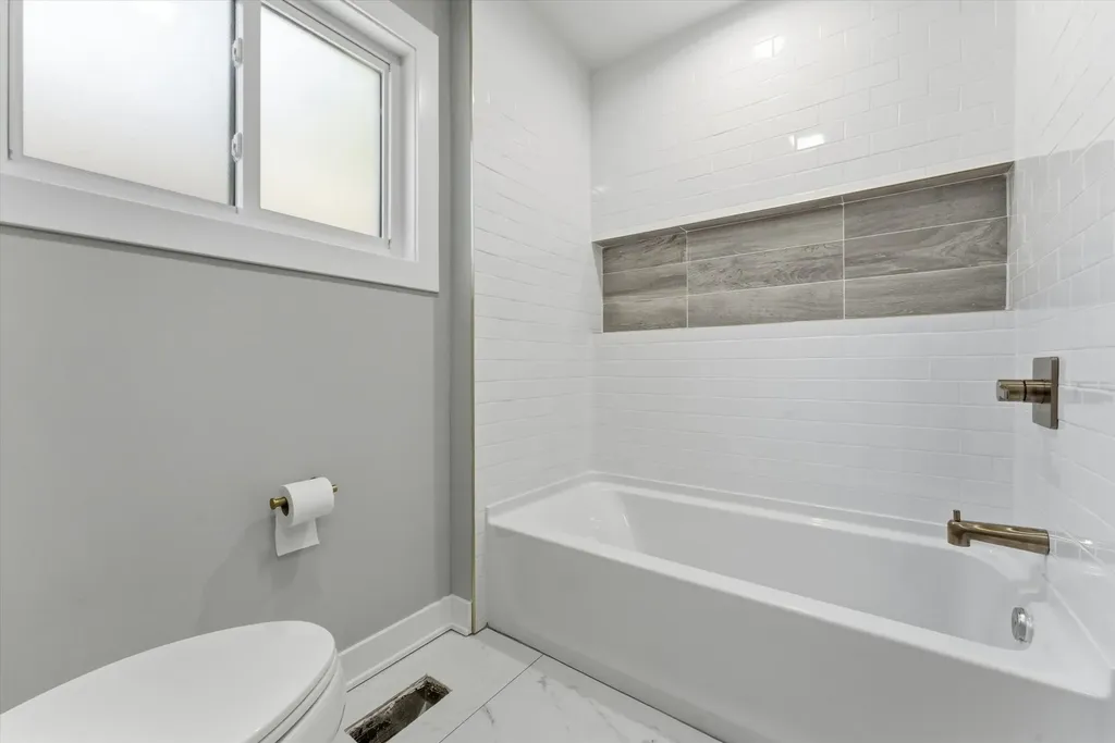 7939 South Saint Louis Avenue Chicago IL 60652
