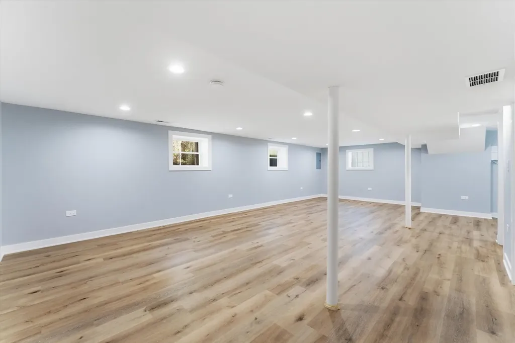 7939 South Saint Louis Avenue Chicago IL 60652