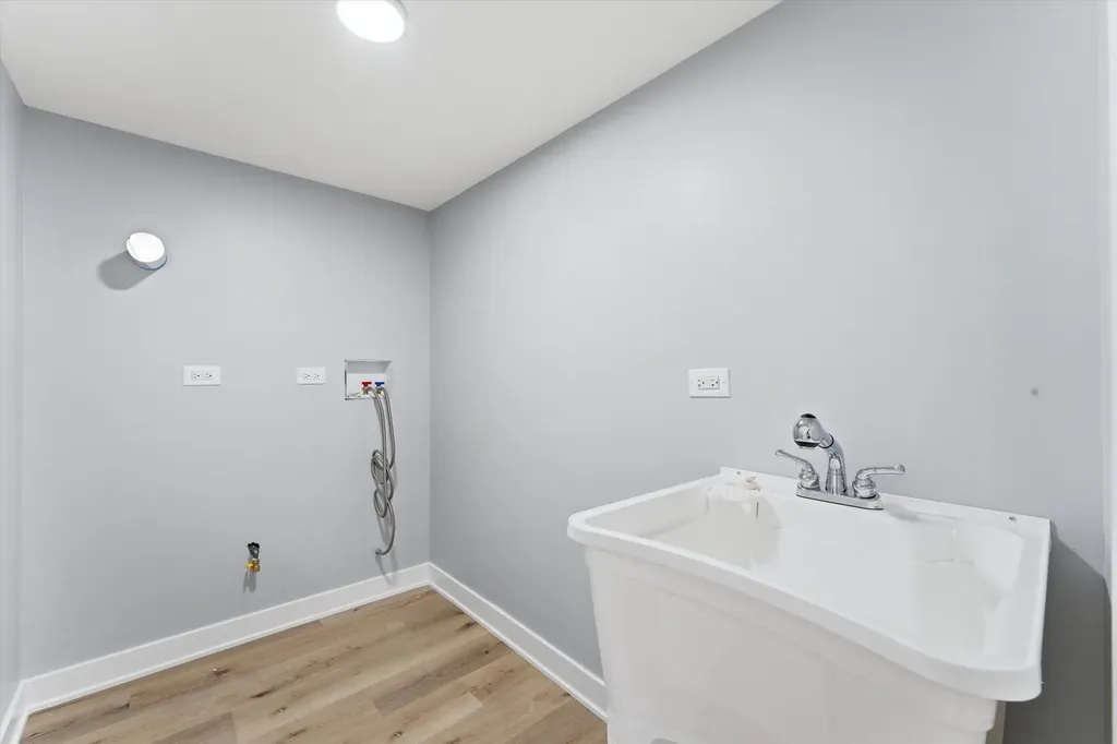 7939 South Saint Louis Avenue Chicago IL 60652