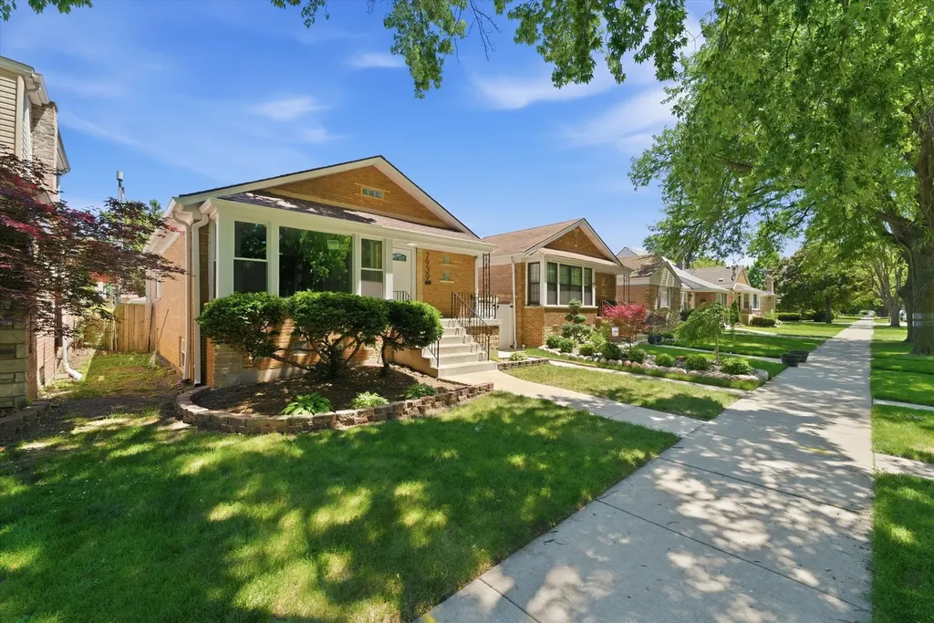 7939 South Saint Louis Avenue Chicago IL 60652