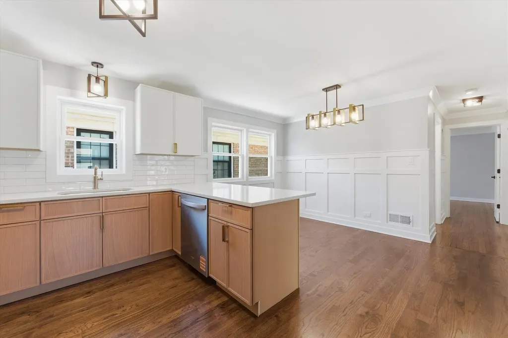 7939 South Saint Louis Avenue Chicago IL 60652