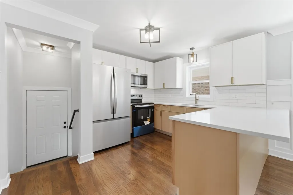 7939 South Saint Louis Avenue Chicago IL 60652