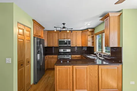 129 Knobb Hill Lane Gurnee IL 60031