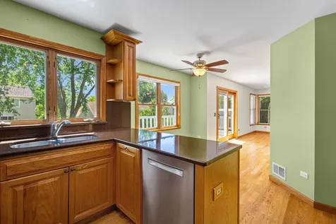 129 Knobb Hill Lane Gurnee IL 60031