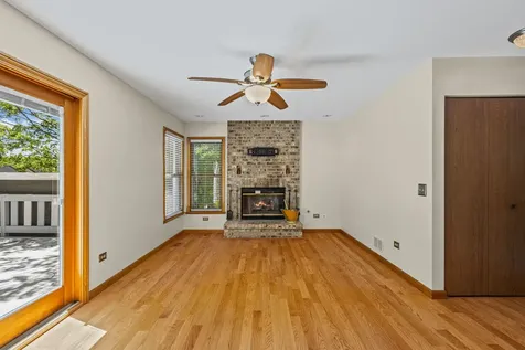 129 Knobb Hill Lane Gurnee IL 60031