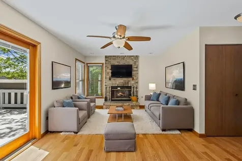 129 Knobb Hill Lane Gurnee IL 60031