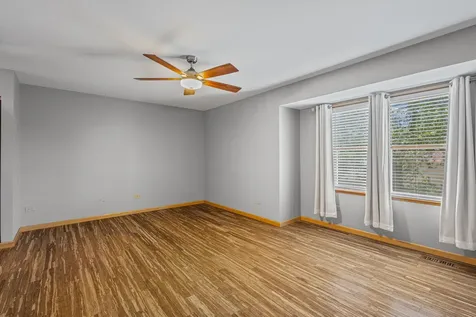 129 Knobb Hill Lane Gurnee IL 60031